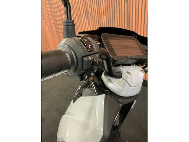 Piaggio model “1” e-scooter fjt-13-j - afbeelding 28 van  28