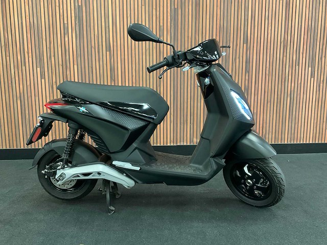 Piaggio model “1” e-scooter flj-15-p - afbeelding 1 van  30