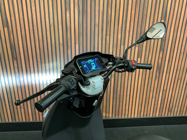 Piaggio model “1” e-scooter flj-15-p - afbeelding 13 van  30