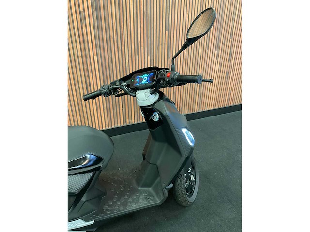 Piaggio model “1” e-scooter flj-15-p - afbeelding 22 van  30