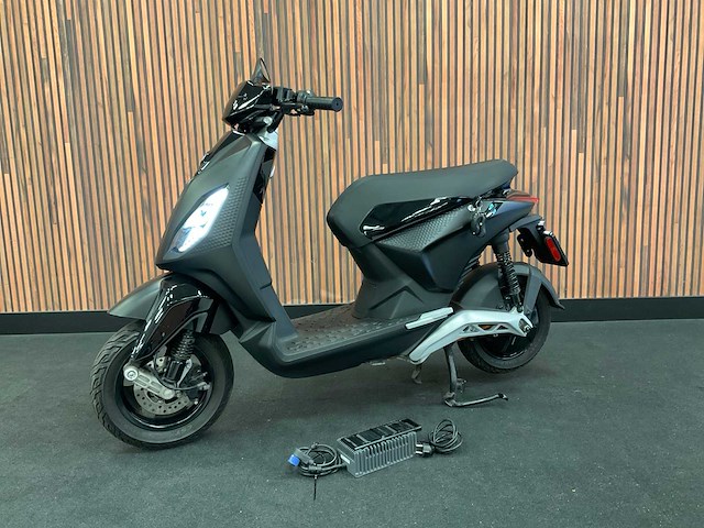 Piaggio model “1” e-scooter flj-15-p - afbeelding 12 van  30