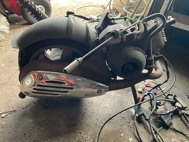 Piaggio motorblok v.v. kabelboom en velg - afbeelding 4 van  5