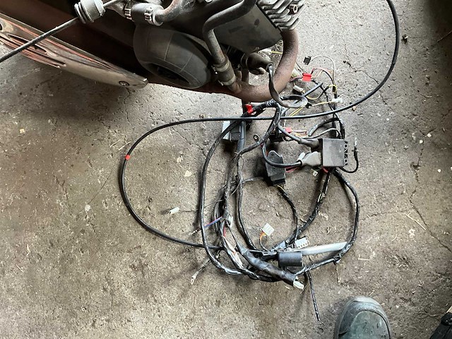 Piaggio motorblok v.v. kabelboom en velg - afbeelding 5 van  5