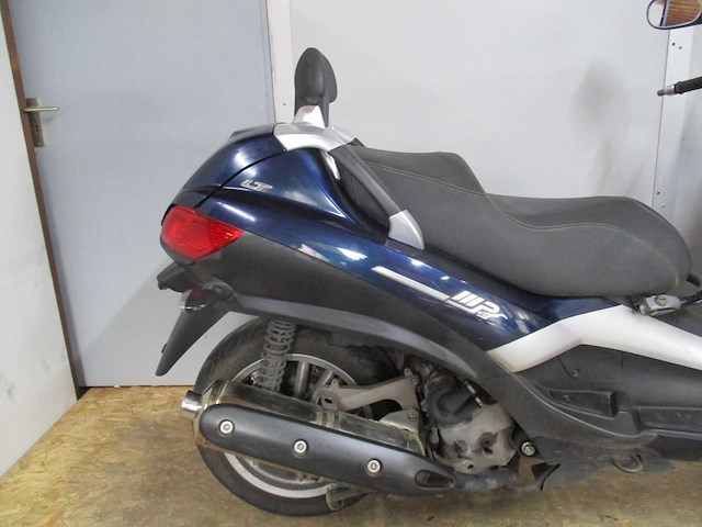 Piaggio mp3 - driewieler motorscooter - 400ie - motorcycle - afbeelding 1 van  3