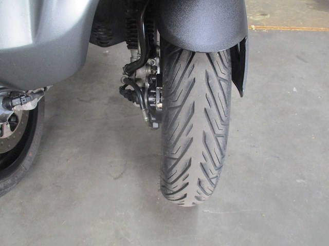 Piaggio mp3 - driewieler motorscooter - yourban 300ie - motorcycle - afbeelding 13 van  16