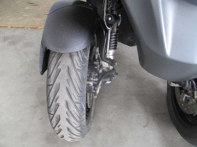 Piaggio mp3 - driewieler motorscooter - yourban 300ie - motorcycle - afbeelding 14 van  16