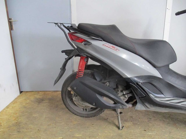 Piaggio mp3 - motorscooter (driewieler) - 300 hpe sport abs/asr - motorcycle - afbeelding 3 van  14