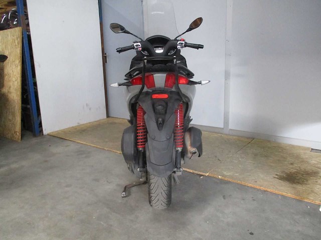 Piaggio mp3 - motorscooter (driewieler) - 300 hpe sport abs/asr - motorcycle - afbeelding 4 van  14