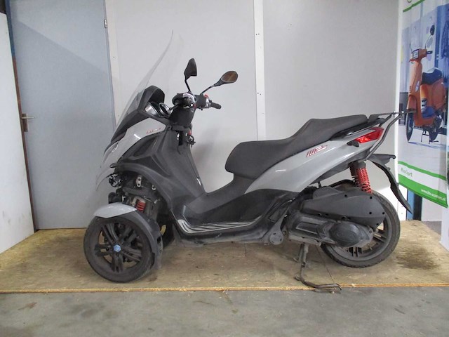 Piaggio mp3 - motorscooter (driewieler) - 300 hpe sport abs/asr - motorcycle - afbeelding 1 van  14
