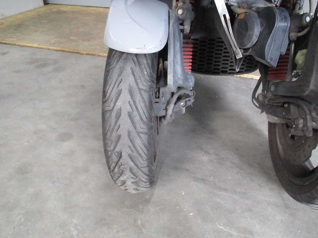 Piaggio mp3 - motorscooter (driewieler) - 300 hpe sport abs/asr - motorcycle - afbeelding 12 van  14