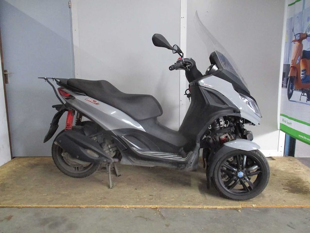 Piaggio mp3 - motorscooter (driewieler) - 300 hpe sport abs/asr - motorcycle - afbeelding 14 van  14