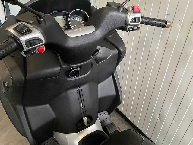 Piaggio mp3 250 lt motorfiets - afbeelding 11 van  12