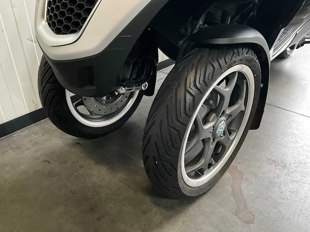 Piaggio mp3 300 abs lt motorfiets - afbeelding 2 van  11