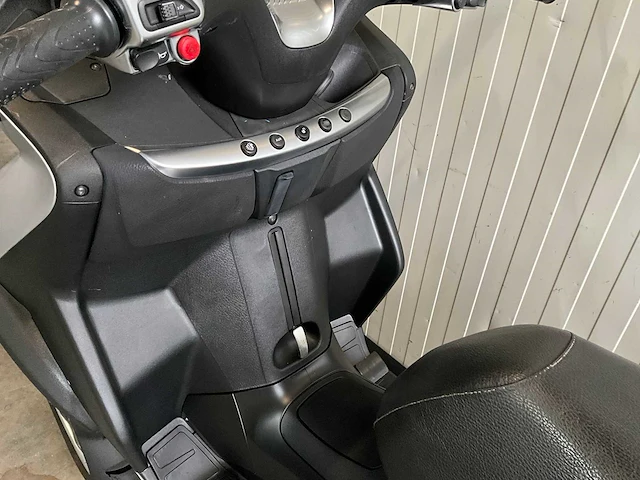 Piaggio mp3 300 abs lt motorfiets - afbeelding 10 van  11