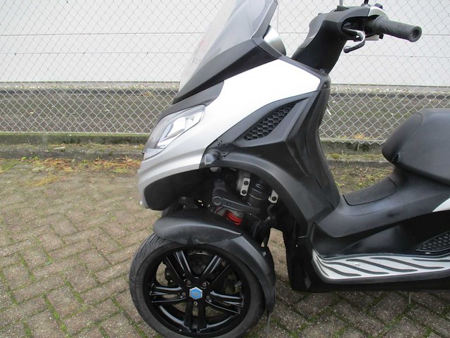 Piaggio mp3 300 hpe - driewieler motorscooter - sport - motorfiets - afbeelding 8 van  14