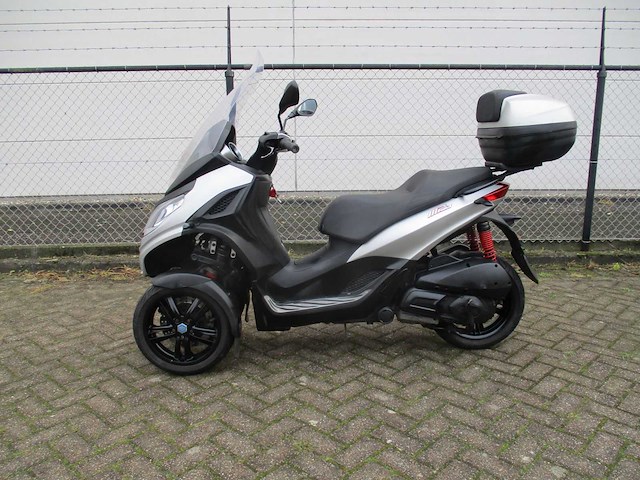 Piaggio mp3 300 hpe - driewieler motorscooter - sport - motorfiets - afbeelding 1 van  14