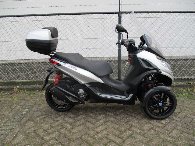 Piaggio mp3 300 hpe - driewieler motorscooter - sport - motorfiets - afbeelding 12 van  14