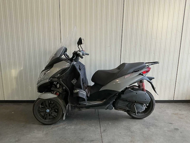 Piaggio mp3 300 hpe sport motorfiets - afbeelding 1 van  8
