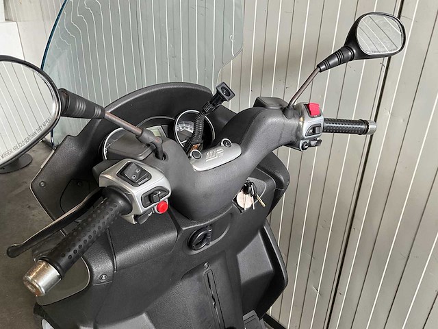 Piaggio mp3 300 rl motorfiets - afbeelding 10 van  12