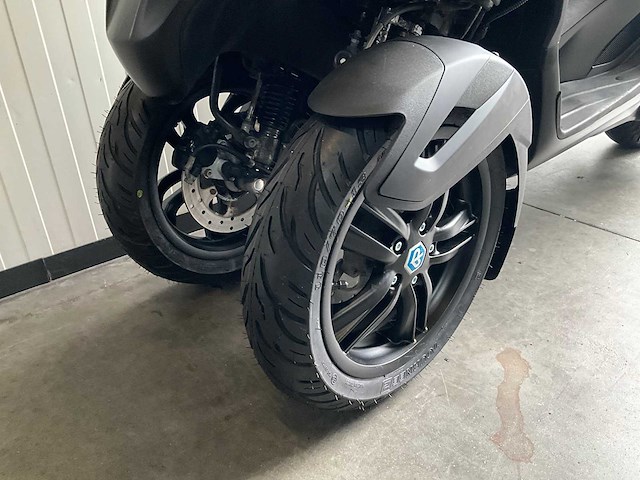 Piaggio scooter 300 lt mp3 yourban motorfiets - afbeelding 1 van  4