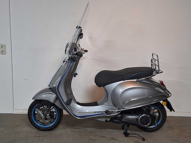 Piaggio vespa elettrica 45 km elektrische bromscooter - afbeelding 1 van  7