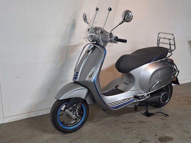 Piaggio vespa elettrica 45 km elektrische bromscooter - afbeelding 2 van  7