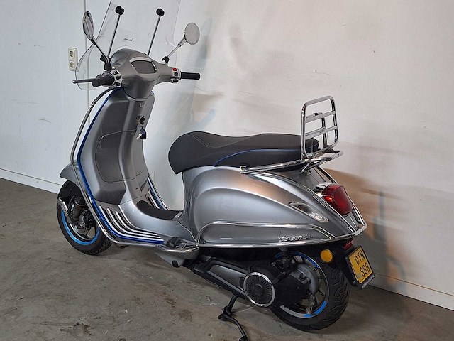 Piaggio vespa elettrica 45 km elektrische bromscooter - afbeelding 3 van  7