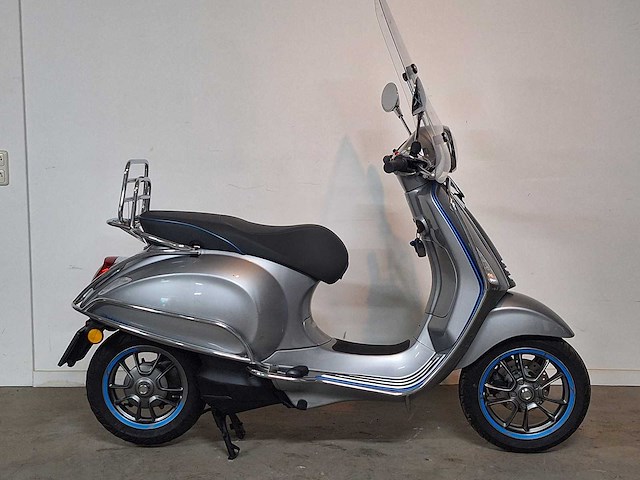 Piaggio vespa elettrica 45 km elektrische bromscooter - afbeelding 4 van  7