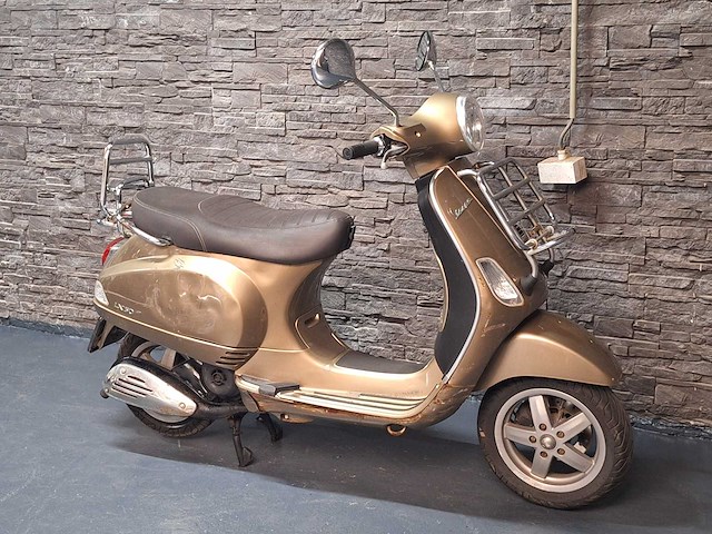 Piaggio vespa lx 45km bromscooter - afbeelding 4 van  4