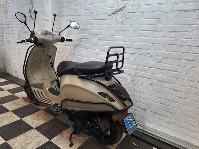 Piaggio vespa primavera 25 km snorscooter 4takt - afbeelding 2 van  7