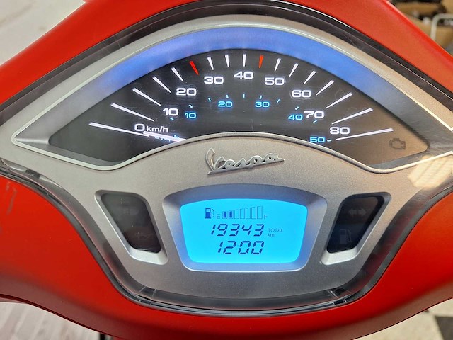 Piaggio vespa primavera 45 km bromscooter 4takt - afbeelding 4 van  7