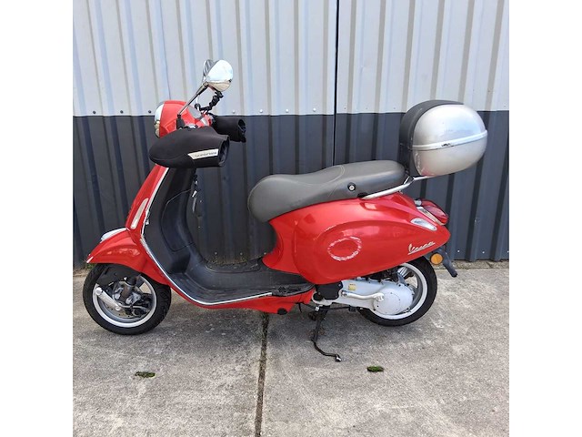 Piaggio vespa primavera motorcycle - afbeelding 1 van  8