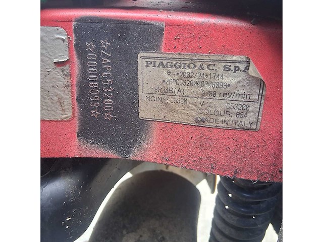 Piaggio vespa primavera motorcycle - afbeelding 8 van  8