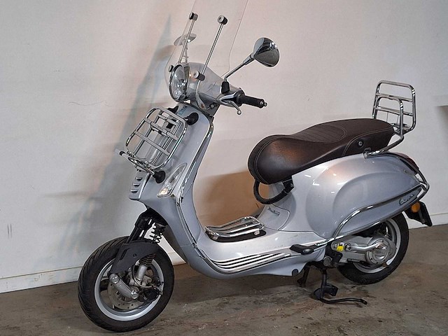 Piaggio vespa primavera touring 45 km bromscooter 4takt - afbeelding 2 van  7
