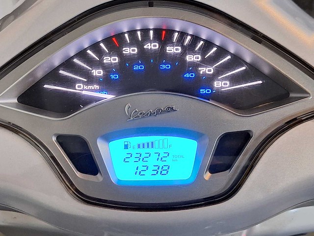 Piaggio vespa primavera touring 45 km bromscooter 4takt - afbeelding 4 van  7