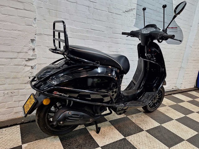 Piaggio vespa sprint 45 km bromscooter 4takt - afbeelding 5 van  7