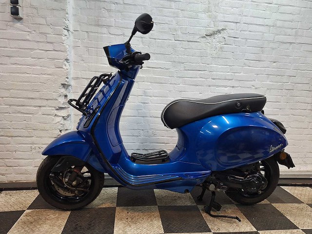 Piaggio vespa sprint 45 km bromscooter 4takt - afbeelding 1 van  7