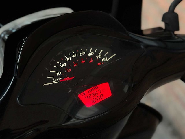 Piaggio vespa sprint 4t custom 2014, f-443-vl scooter - afbeelding 8 van  18