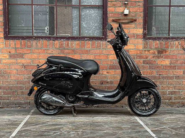 Piaggio vespa sprint 4t custom 2014, f-443-vl scooter - afbeelding 16 van  17