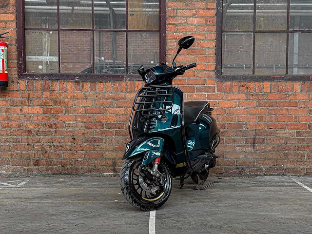 Piaggio vespa sprint 4t sport 80cc (custom) -akrapovic- 2014 scooter, f-277-zh - afbeelding 1 van  24