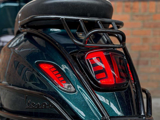 Piaggio vespa sprint 4t sport 80cc (custom) -akrapovic- 2014 scooter, f-277-zh - afbeelding 17 van  24