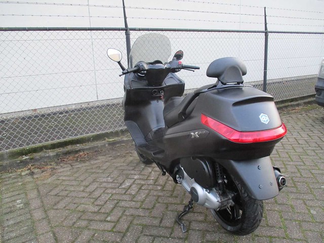 Piaggio x evo 125 - motorscooter - motorfiets - afbeelding 2 van  11