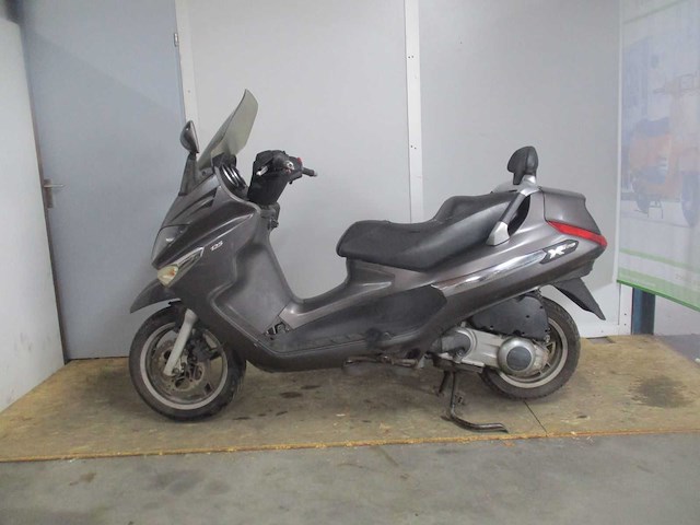 Piaggio x evo 125 alleen voor onderdelen! - motorscooter - motorcycle - afbeelding 1 van  11