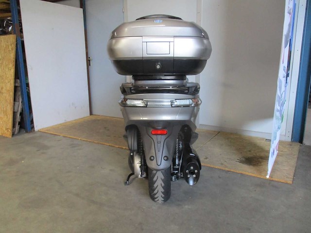 Piaggio x10 350 - motorscooter - abs/asr - motorcycle - afbeelding 10 van  11