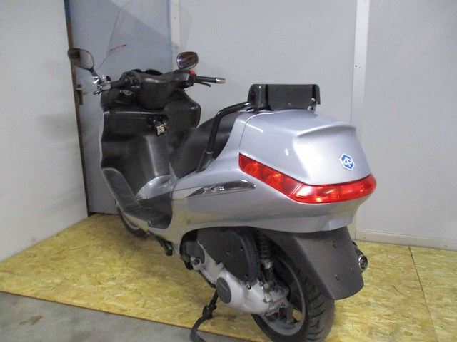 Piaggio x8 - motorscooter - 250ie - motorfiets - afbeelding 2 van  11