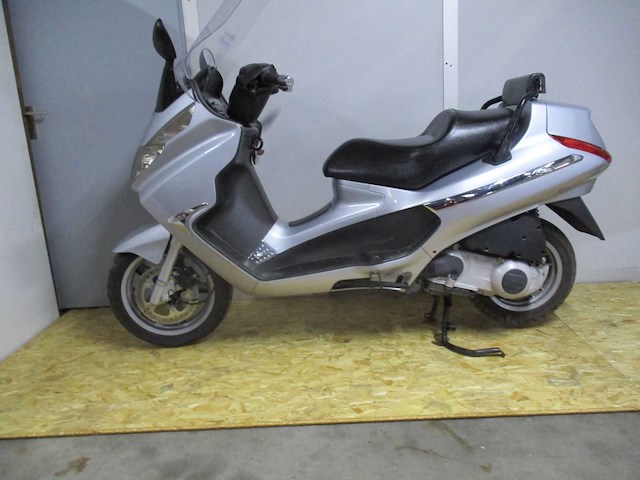 Piaggio x8 - motorscooter - 250ie - motorfiets - afbeelding 1 van  11