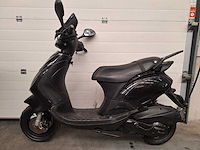Piaggio zip 25 km snorscooter 125cc motor 2takt