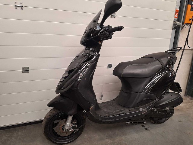 Piaggio zip 25 km snorscooter 125cc motor 2takt - afbeelding 2 van  7