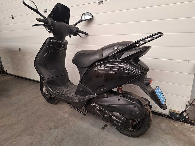 Piaggio zip 25 km snorscooter 125cc motor 2takt - afbeelding 3 van  7