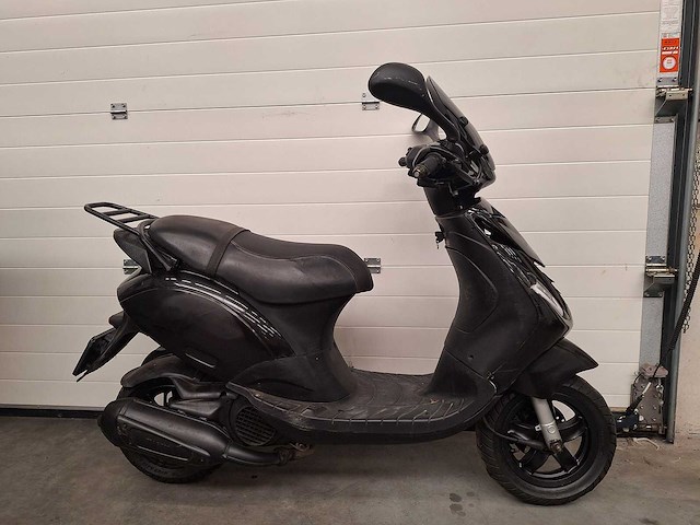 Piaggio zip 25 km snorscooter 125cc motor 2takt - afbeelding 6 van  7